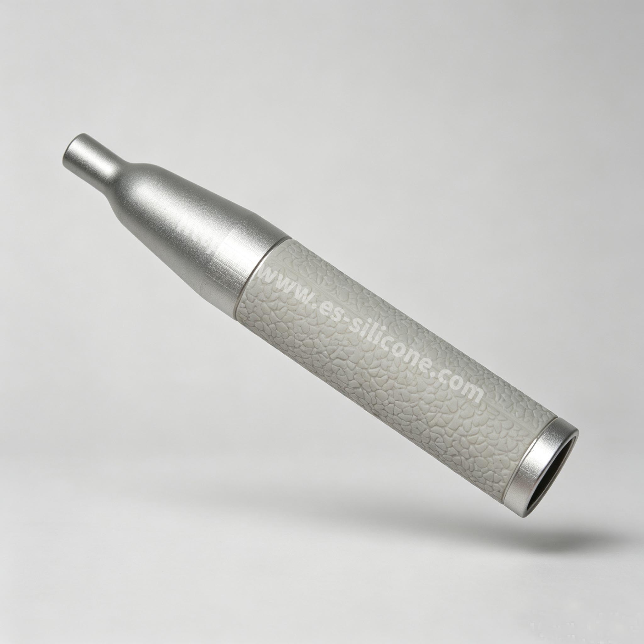 Cigarette électronique surmoulée en silicone